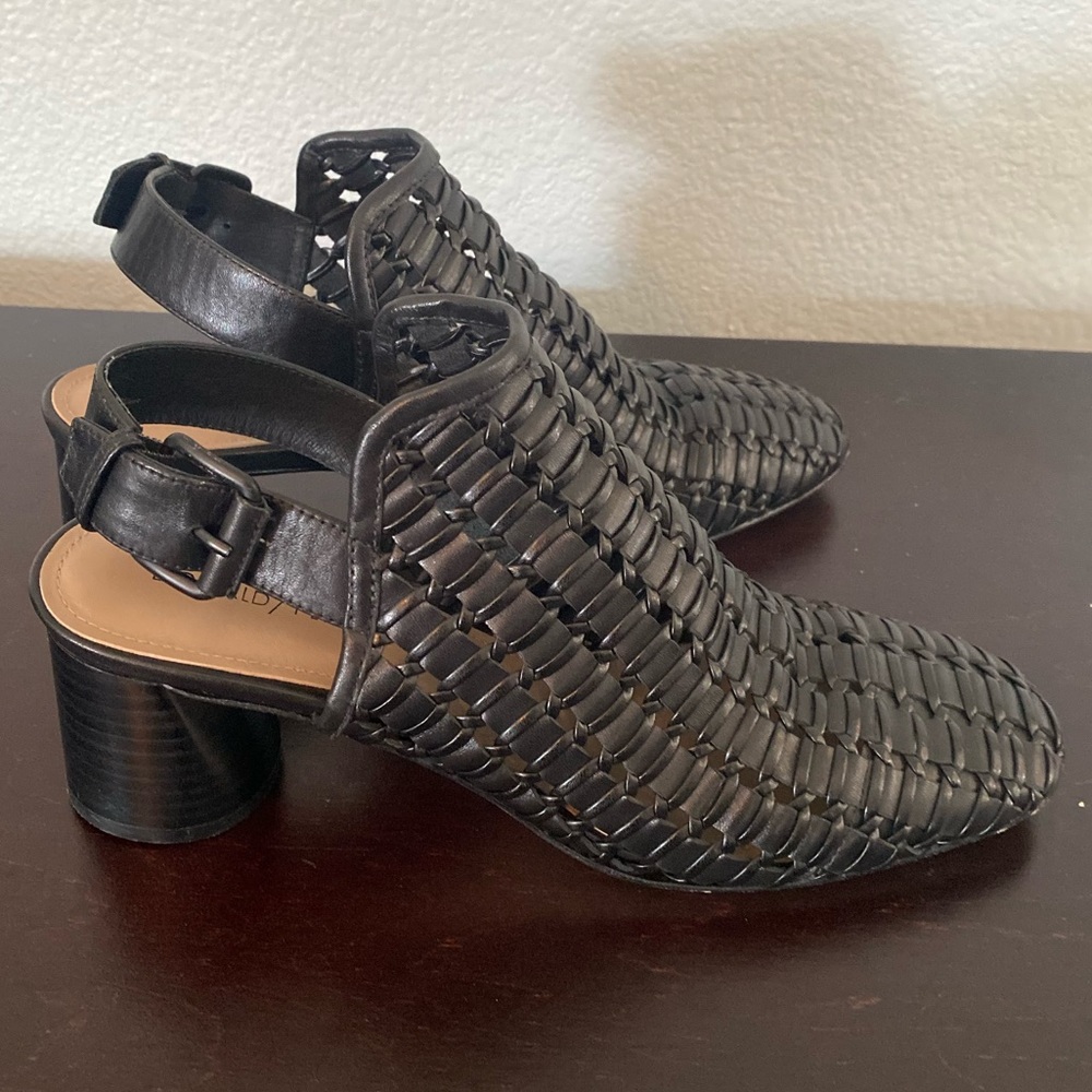 Donald Pliner Cassie Woven
Weave Leather Slingback Pump
Heels, Women's Size 8.5 - Picture 2 of 10